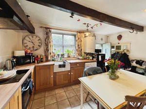 Kitchen- click for photo gallery